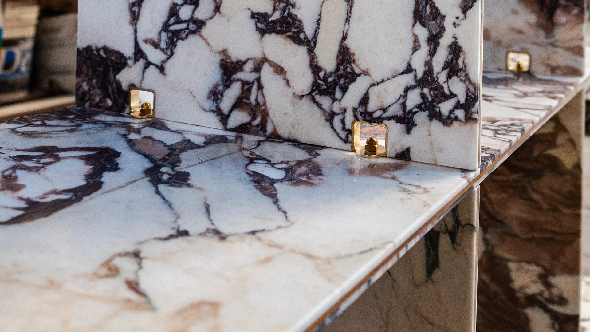 Arredi in marmo Bislapis